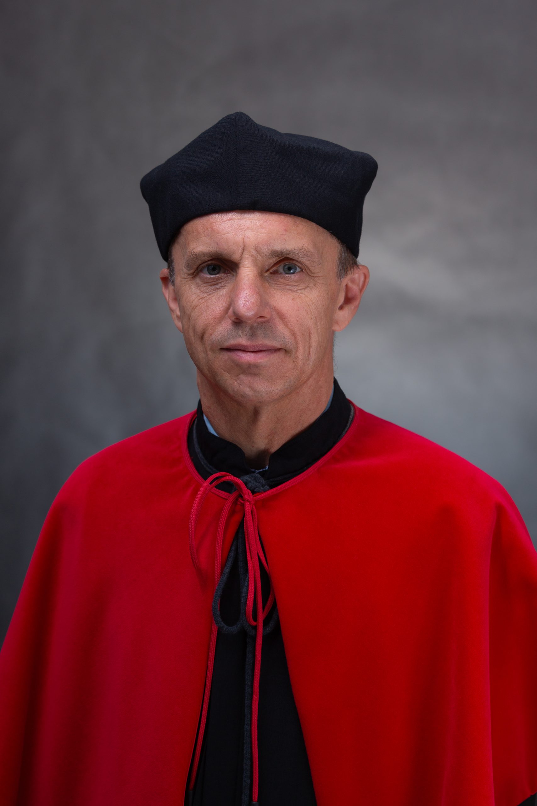 prof. dr hab. Tomasz Grzybowski